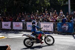 guadalajara, mexique - 25 octobre 2022 showrun aaron colton, didier goirand et ivan ramirez à moto photo