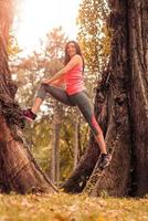 femme relaxante dans le parc photo