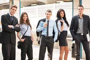 groupe de jeunes entrepreneurs photo