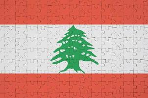 le drapeau du liban est représenté sur un puzzle plié photo