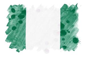 le drapeau nigérian est représenté dans un style aquarelle liquide isolé sur fond blanc photo