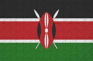 le drapeau du kenya est représenté sur un puzzle plié photo