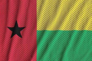 drapeau de la guinée bissau imprimé sur une maille sportswear en nylon et polyester photo