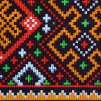 motif de broderie tricoté d'art populaire ukrainien traditionnel sur tissu textile photo