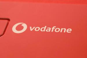 ternopil, ukraine - 5 juillet 2022 carte mobile vodafone power sim par vodafone group plc - multinationale britannique de télécommunications qui exploite des réseaux dans 22 pays photo