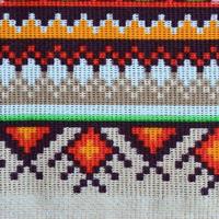 motif de broderie tricoté d'art populaire ukrainien traditionnel sur tissu textile photo