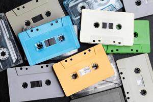 collection de cassettes maquette rétro colorées photo