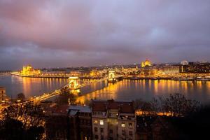 Budapest de nuit photo