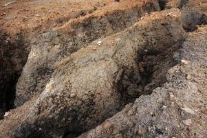 l'impact de l'extraction du charbon sur l'environnement. le site minier a été abandonné sans remise en état. emplacement à sangatta, kalimantan oriental, indonésie. photo