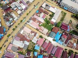 East Kutai, East Kalimantan, Indonésie, 2022 - vue aérienne de la situation d'inondation à . les inondations frappent les maisons et les autoroutes, perturbant les transports, les inondations à cause des fortes précipitations. photo