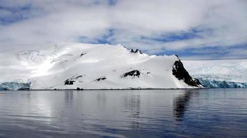 iceberg en alaska photo