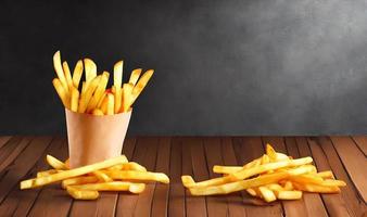 délicieuses pommes de terre frites chaudes et croustillantes. produits de restauration rapide et de restauration. photo