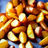 délicieuses pommes de terre frites chaudes et croustillantes. produits de restauration rapide et de restauration. photo