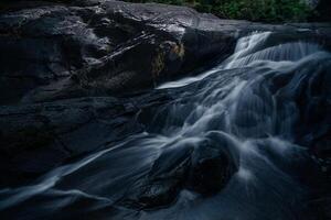 Cascade de Khlong Pla Kang en Thaïlande photo