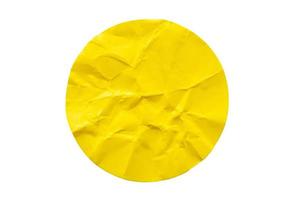 Étiquette autocollant papier rond jaune isolé sur fond blanc photo