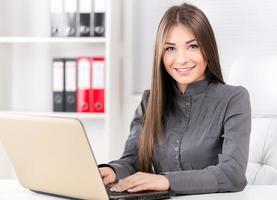 femme d'affaires au travail photo