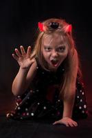petite sorcière d'halloween photo