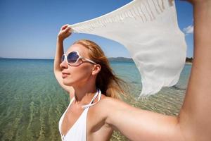 belle femme avec foulard photo