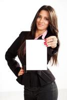 femme d'affaires tenant une carte photo