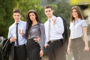 jeunes gens d'affaires sur la pause-café photo