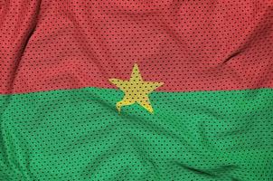 drapeau du burkina faso imprimé sur une maille de sportswear en nylon polyester f photo