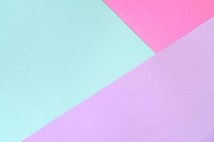 fond de texture de couleurs pastel de mode. papiers à motifs géométriques roses, violets et bleus. résumé minimal photo