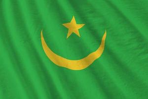 drapeau de la mauritanie avec de grands plis agitant de près sous la lumière du studio à l'intérieur. les symboles et couleurs officiels de la bannière photo