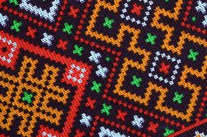 motif de broderie tricoté d'art populaire ukrainien traditionnel sur tissu textile photo