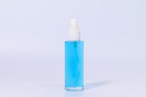gel d'alcool avec un liquide bleu photo