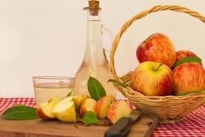 préparation de vinaigre de cidre de pomme biologique sain photo