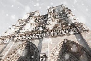 cathédrale notre dame à paris, france en hiver photo