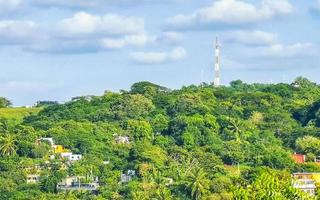 belle ville et paysage marin panorama et vue puerto escondido mexique. photo