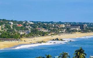 belle ville et paysage marin panorama et vue puerto escondido mexique. photo