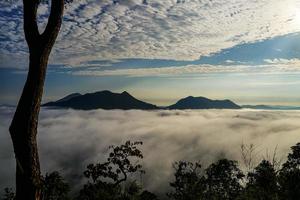 mer de brouillard photo