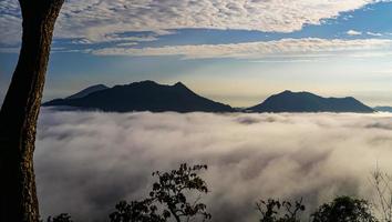 mer de brouillard photo