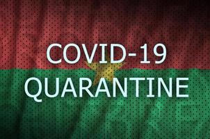 drapeau burkina faso et inscription de quarantaine covid-19. coronavirus ou virus 2019-ncov photo