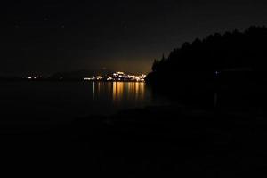 ohrid sous le ciel étoilé de la nuit photo