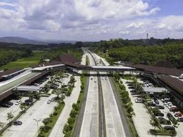 vue aérienne de l'aire de repos de pendopo 456 salatiga. semarang, indonésie - octobre 2022. photo