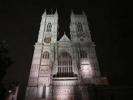 Église abbatiale de Westminster la nuit à Londres photo