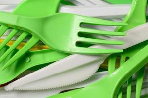 tas d'appareils de cuisine en plastique jaune vif, vert et blanc photo