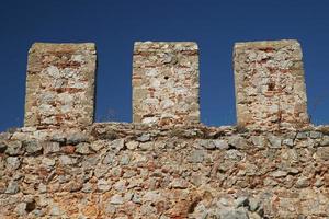 mur du château d'alanya dans la ville d'alanya, antalya, turkiye photo