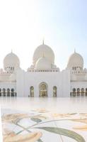 abu dhabi, émirats arabes unis 27 décembre 2018 mosquée cheikh zayed. émirats arabes unis, moyen-orient. repère célèbre. photo