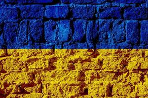 drapeau de l'ukraine sur un fond texturé. collage conceptuel. photo