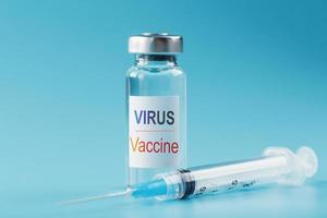 ampoule et seringue avec le vaccin contre le virus contre les maladies sur fond bleu.