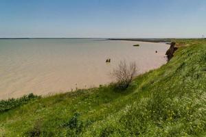 photo de paysage de la côte du lac