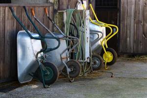 chariot remorque pour le transport de marchandises diverses. photo