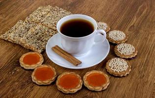 tasse de café et biscuits photo