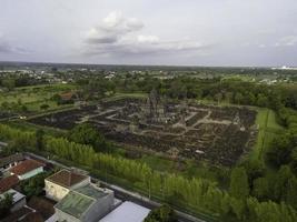 vue aérienne du temple candi sewu, partie du temple hindou de prambanan en indonésie photo