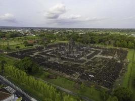 vue aérienne du temple candi sewu, partie du temple hindou de prambanan en indonésie photo