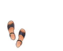 paire de sandales féminines d'été à la mode isolées sur blanc photo
